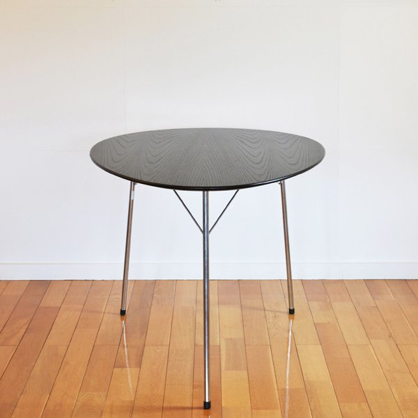 ♯2815A/B/C/D Egg table and Ant chair エッグテーブルセット ｜北欧名作家具のキタニ